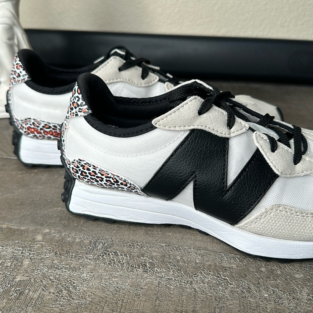 Used New Balance 327 Leopard in great shape